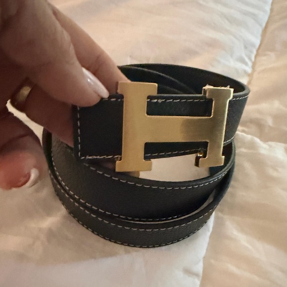 Gold H Buckle unisex Belt - Designer Style 45” L with white stitching - Picture 3 of 9